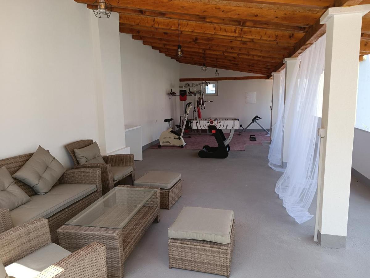 Villa Vlade- From The Heated Pool To The Beach In 1 Minute เยเซนิเซ ภายนอก รูปภาพ