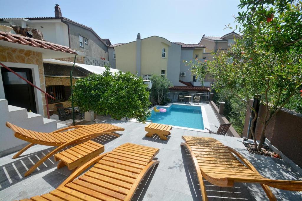 Villa Vlade- From The Heated Pool To The Beach In 1 Minute เยเซนิเซ ภายนอก รูปภาพ
