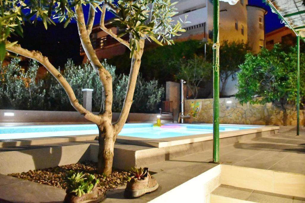 Villa Vlade- From The Heated Pool To The Beach In 1 Minute เยเซนิเซ ภายนอก รูปภาพ