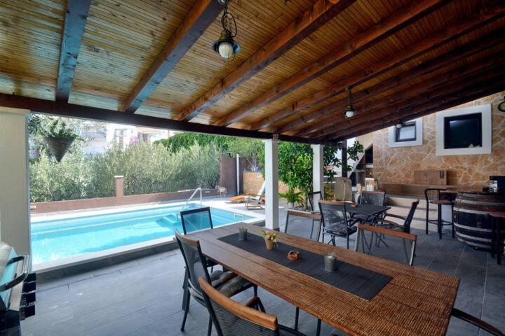Villa Vlade- From The Heated Pool To The Beach In 1 Minute เยเซนิเซ ภายนอก รูปภาพ
