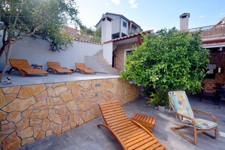 Villa Vlade- From The Heated Pool To The Beach In 1 Minute เยเซนิเซ ภายนอก รูปภาพ