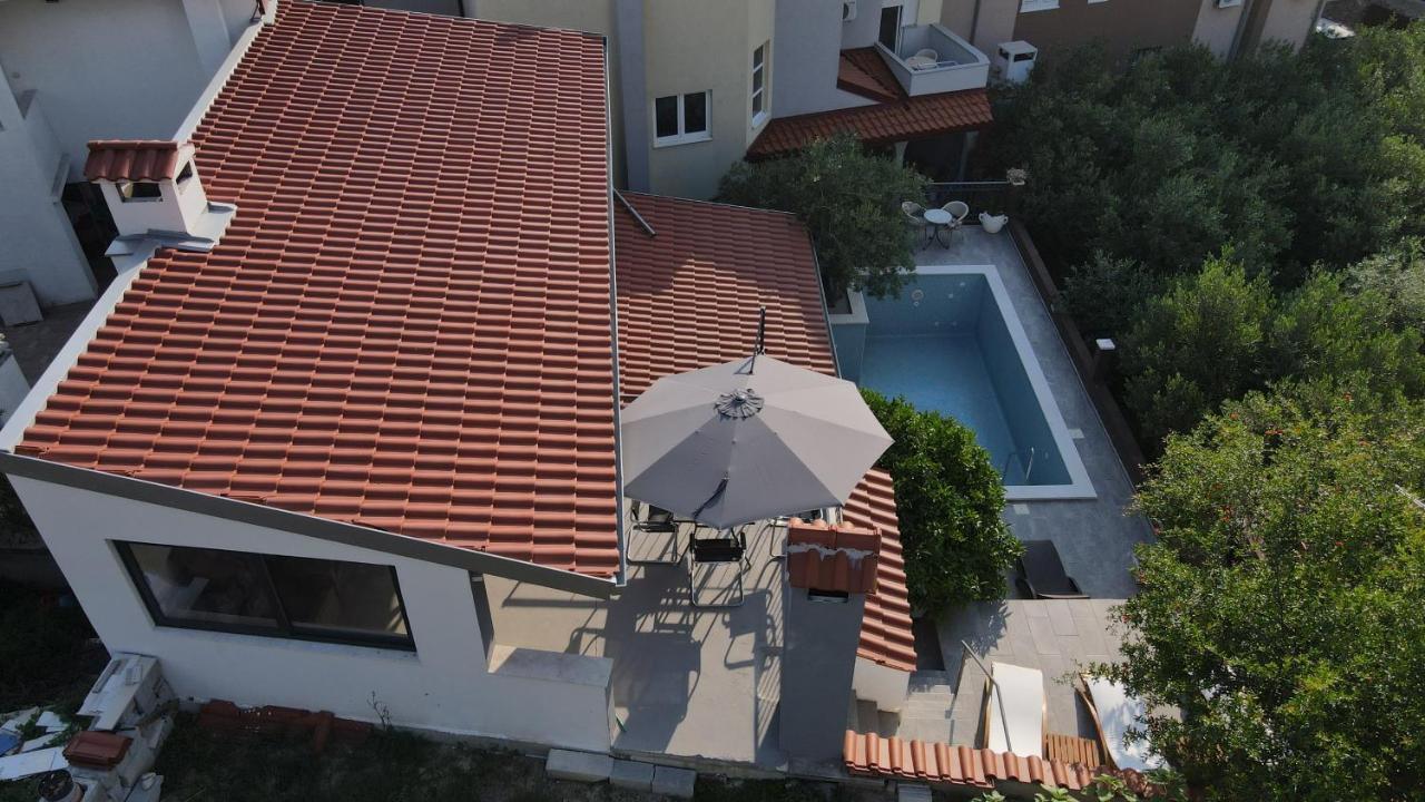 Villa Vlade- From The Heated Pool To The Beach In 1 Minute เยเซนิเซ ภายนอก รูปภาพ